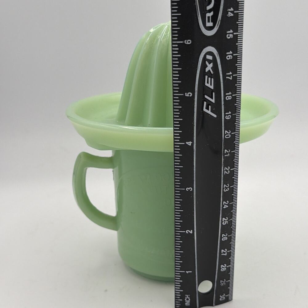 VINTAGE Cream Dove Mfg. Co. measuring cup GREEN JADEITE Green JUICER RARE MCM - Picture 8 of 9